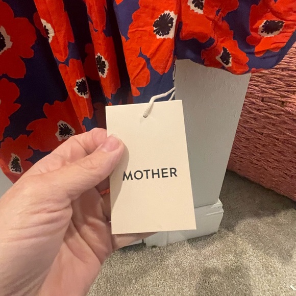 MOTHER Vibrant Red and Navy Floral Crop Top - Picture 4 of 6